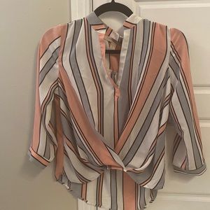 Quarter length sleeve blouse. Size xs.